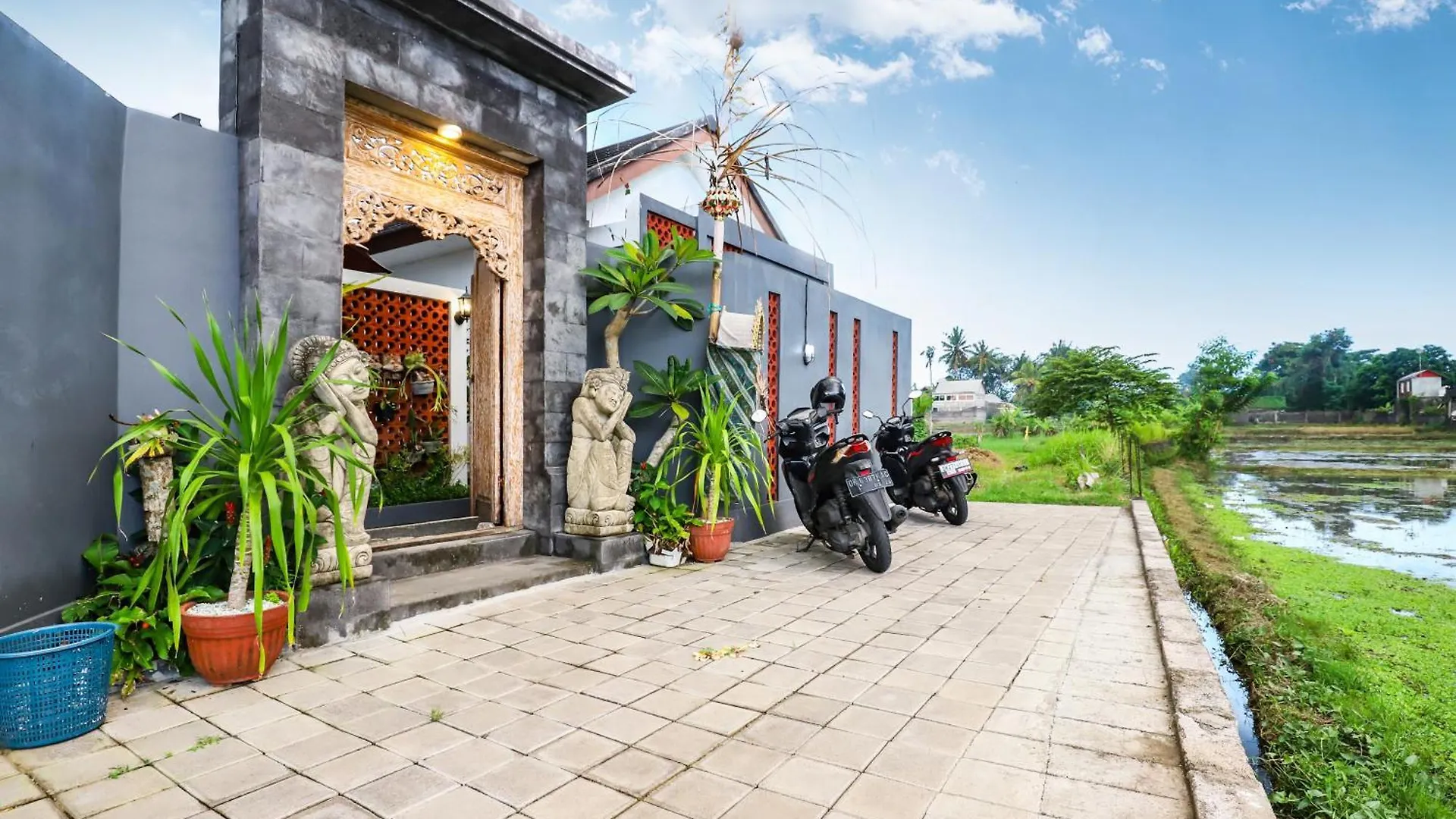 White Blue House 6 -Pvt Room, Shared Pool&Kitchen Ubud  0*, Ubud (Bali)
