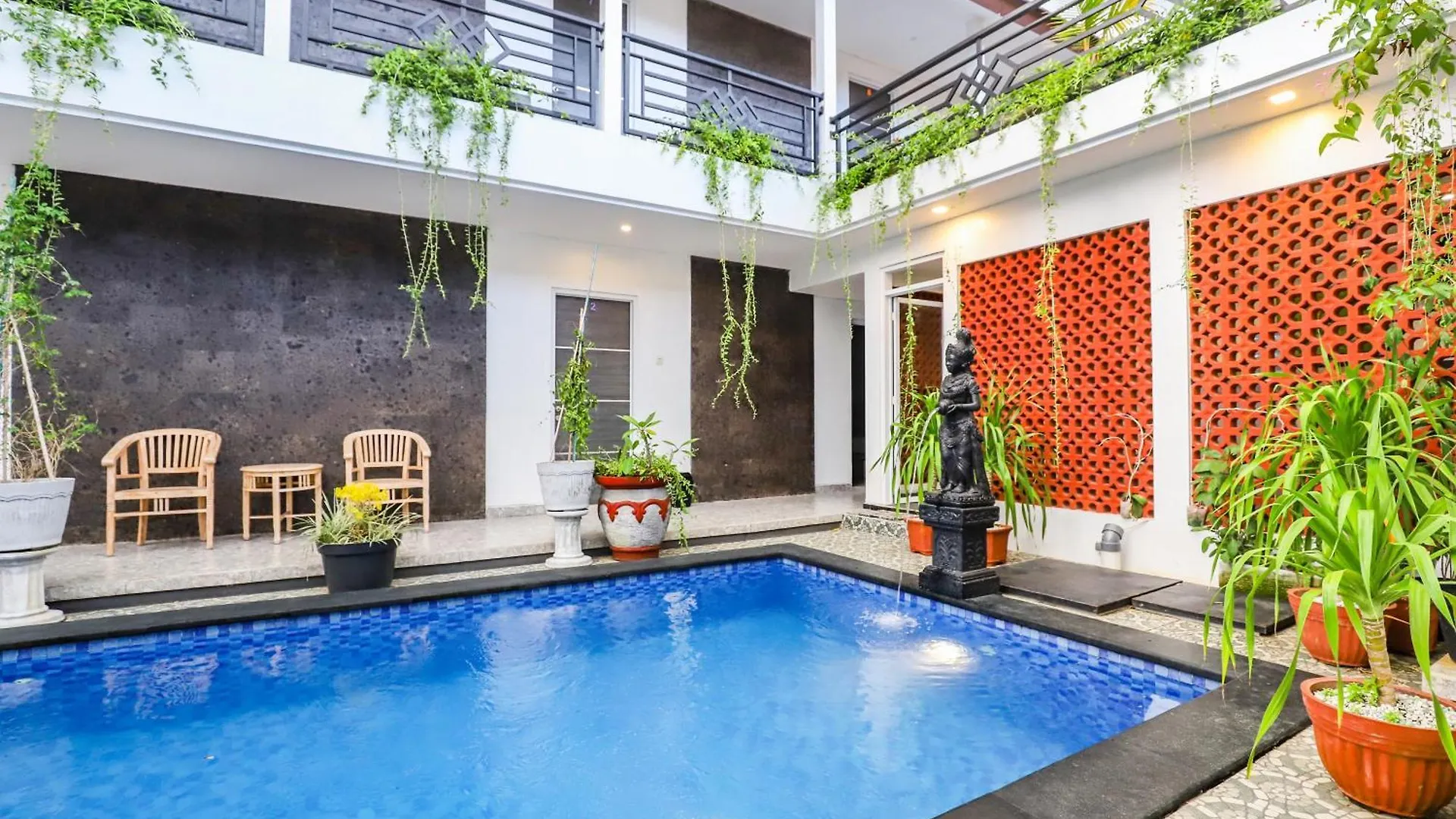 White Blue House 6 -Pvt Room, Shared Pool&Kitchen Ubud  0*, Ubud (Bali)