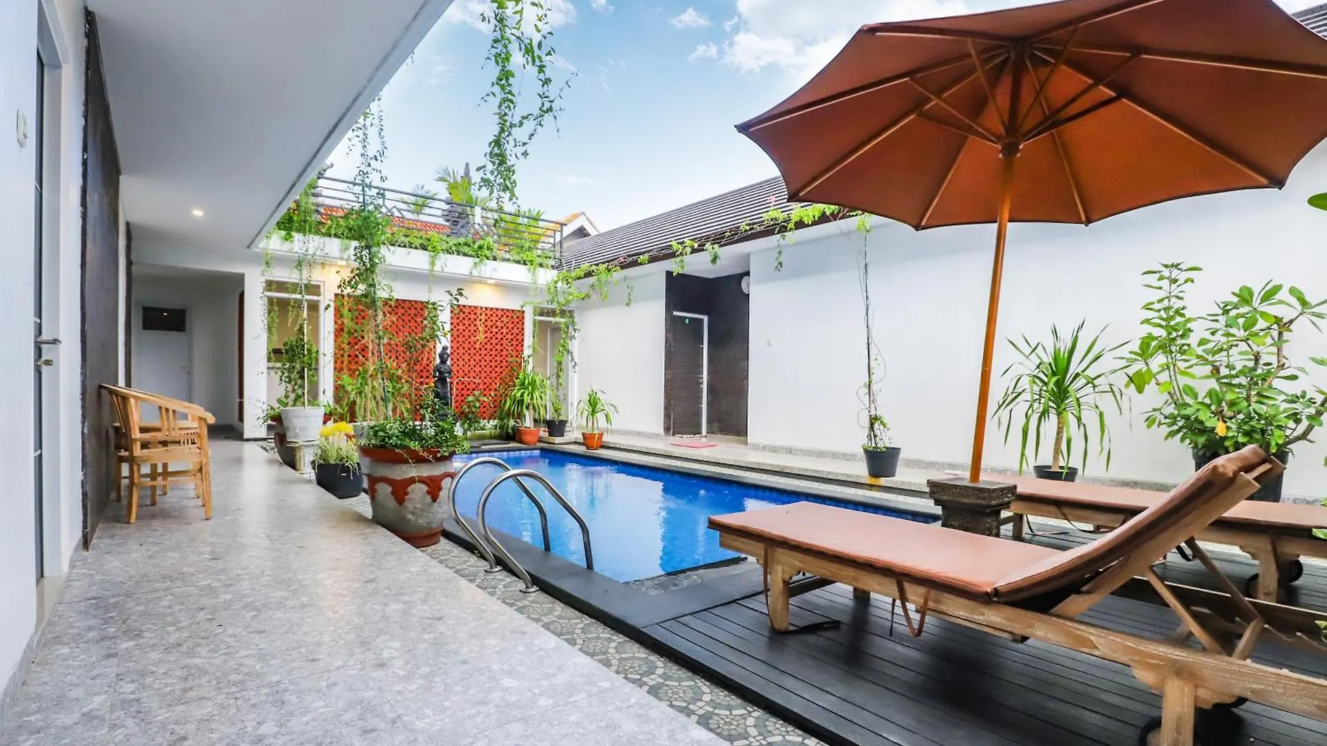White Blue House 6 -Pvt Room, Shared Pool&Kitchen Ubud  Ubud (Bali)